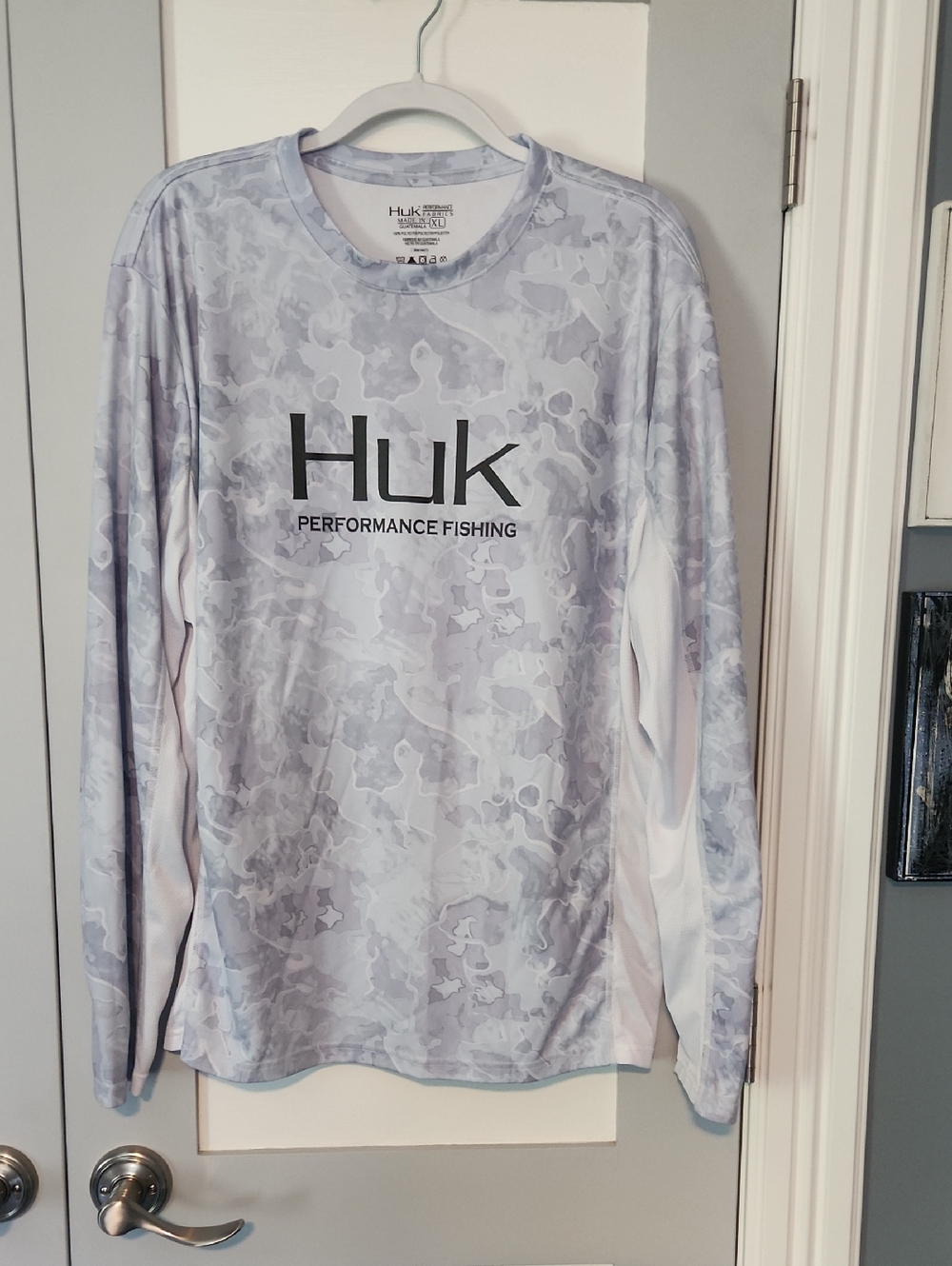 Huk Light Gray/White Camo Long Sleeve Performance Shirt,  size XL